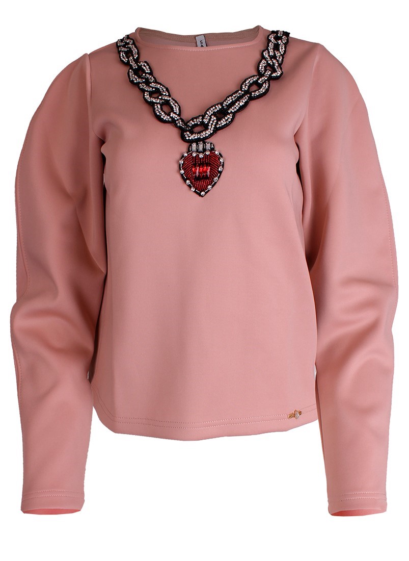 shirt with chain necklace