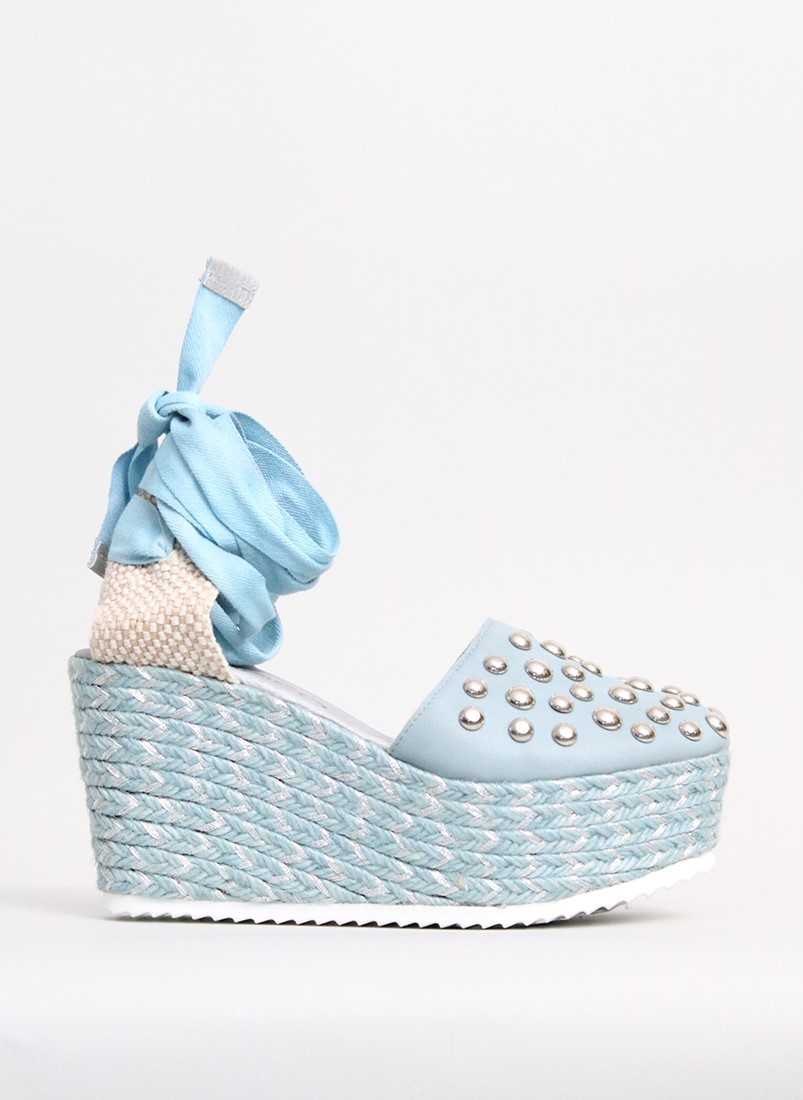 Wedges with tacks